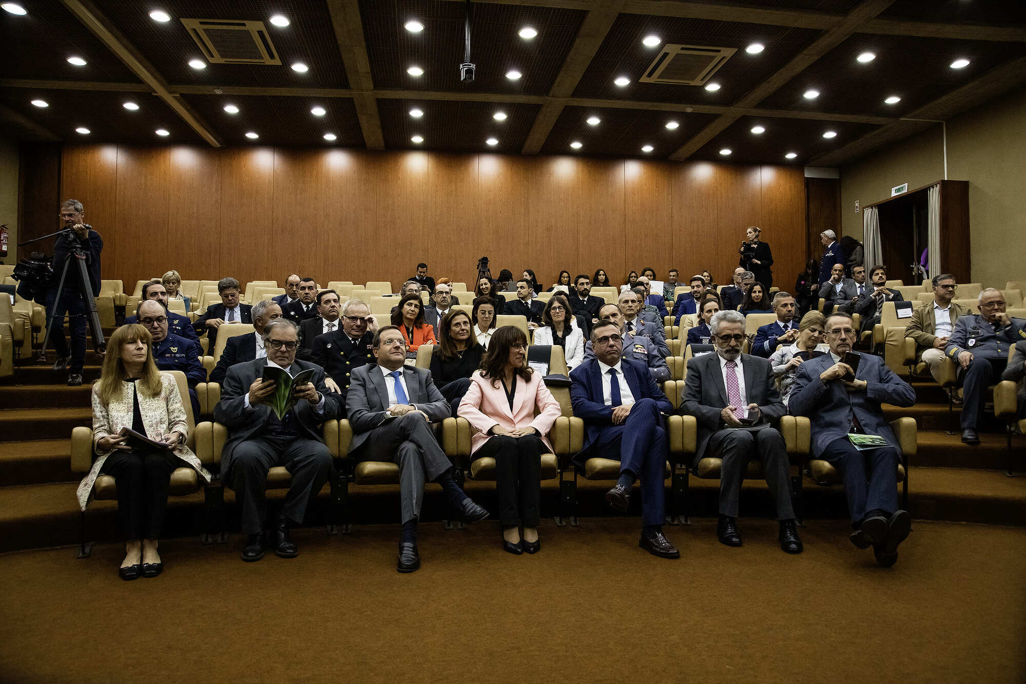 participantes no evento no auditorio do IDN