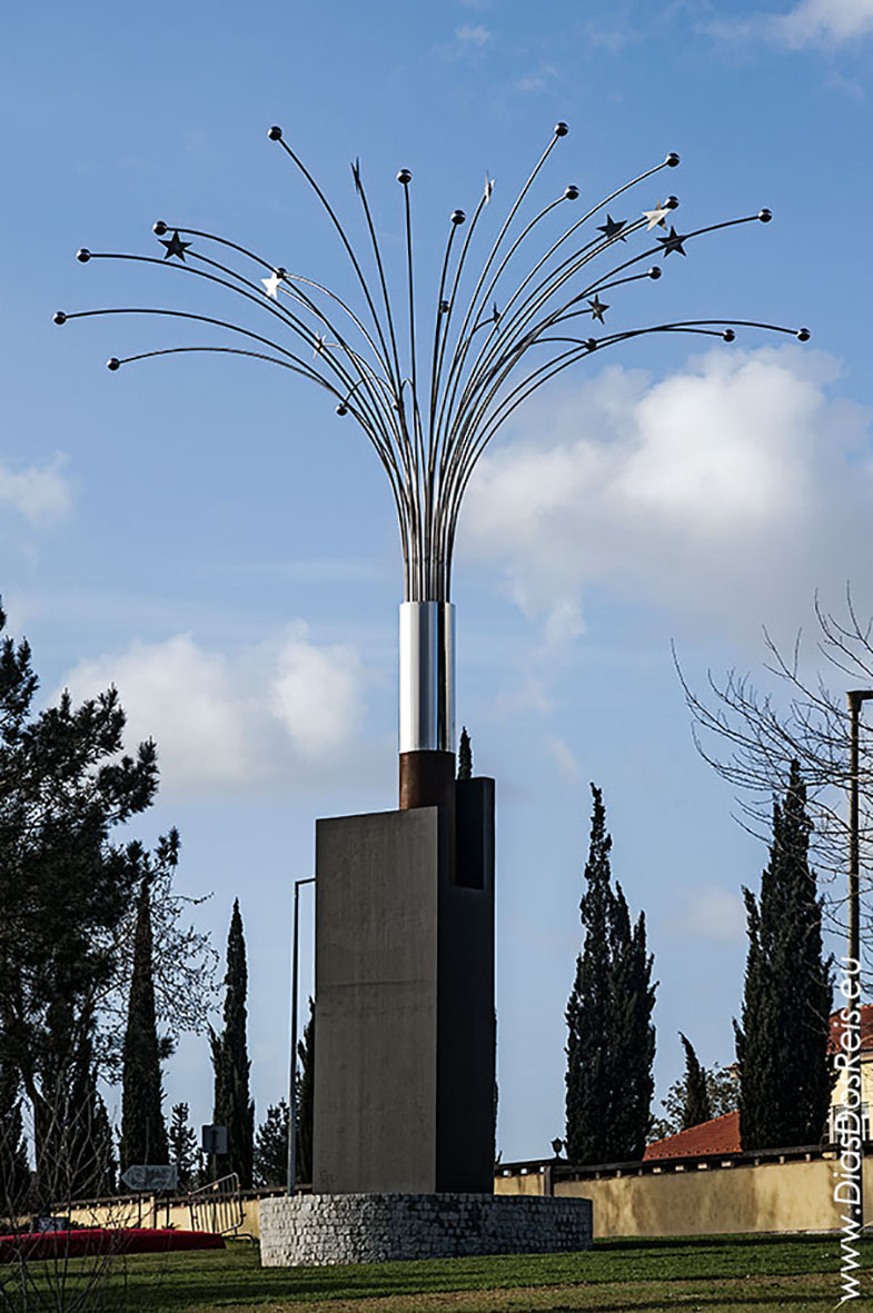 9. Monumento Caldas ao 16 de Março.jpg
