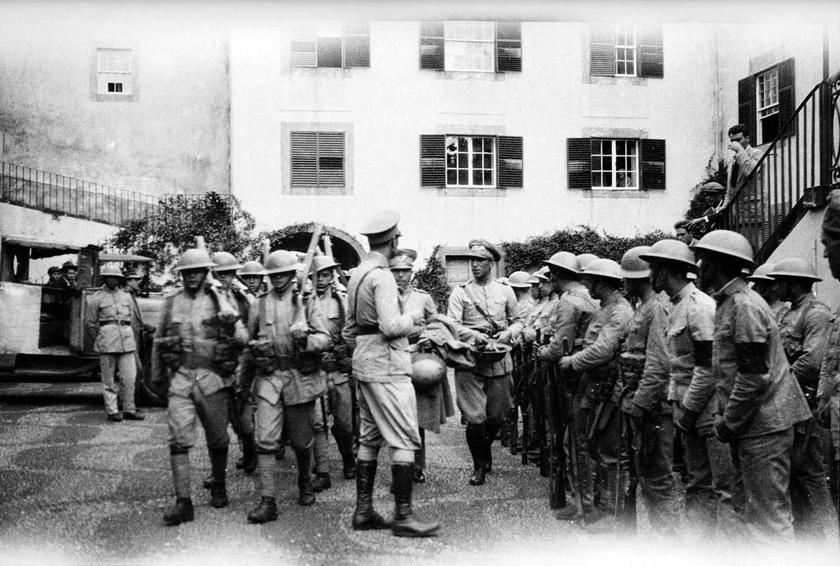 5. Revolta na Madeira em 1931. Militares revoltosos. Palácio de São Lourenco.jpg