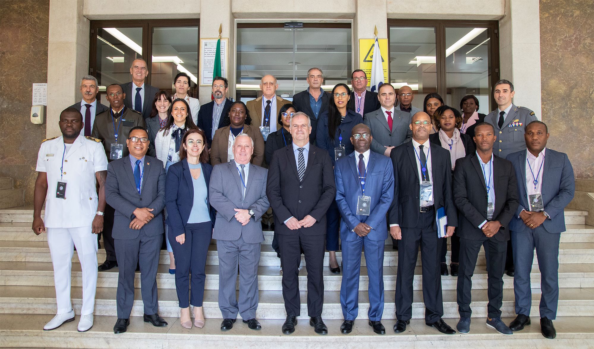 fotografia de grupo do secretariado permanence para os assuntos da defesa na tregésima sétima reunião da cplp
