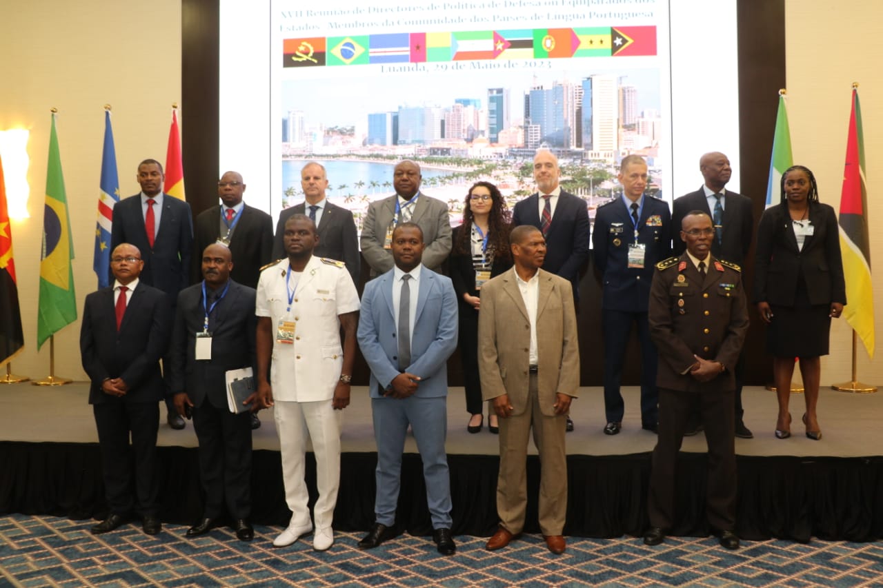 fotografia de grupo dos XVII Reunião de Diretores de Política de Defesa Nacional ou Equiparados dos Estados-membros da CPLP