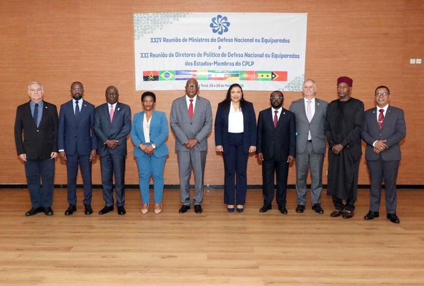fotografia de grupo da vigésima quarta reunião de Ministros da Defesa na CPLP