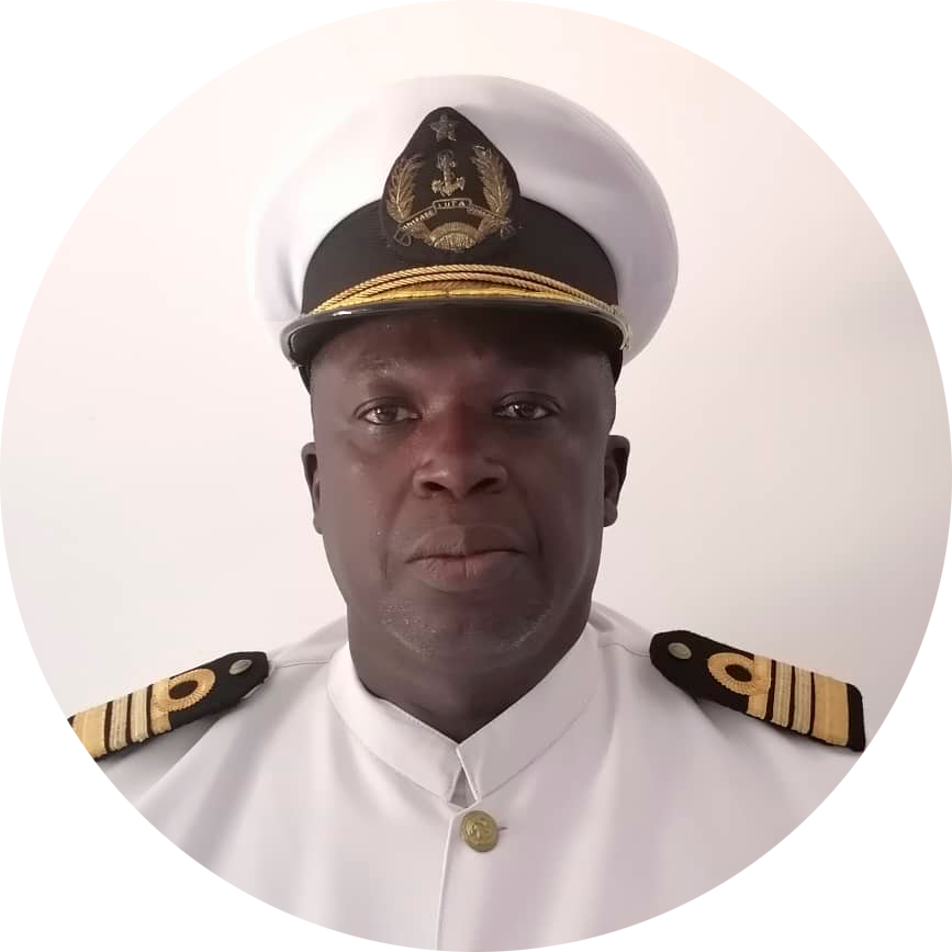 Diretor - Capitão-de-mar-e-guerra Carlos Pires