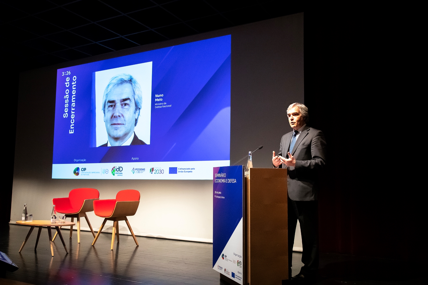 Imagem do Ministro da Defesa no Seminário Economia e Defesa