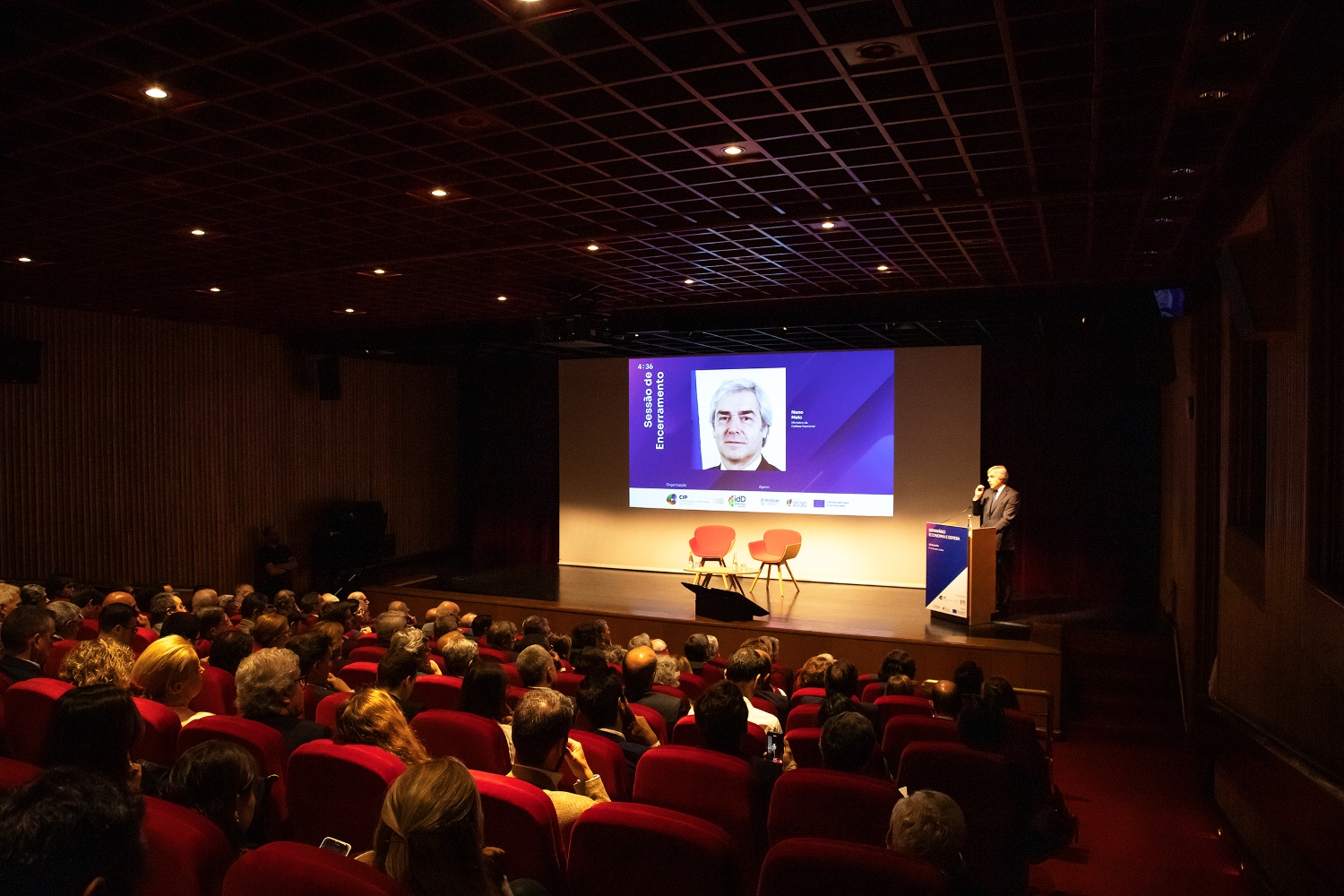 Imagem do Ministro da Defesa no Seminário Economia e Defesa